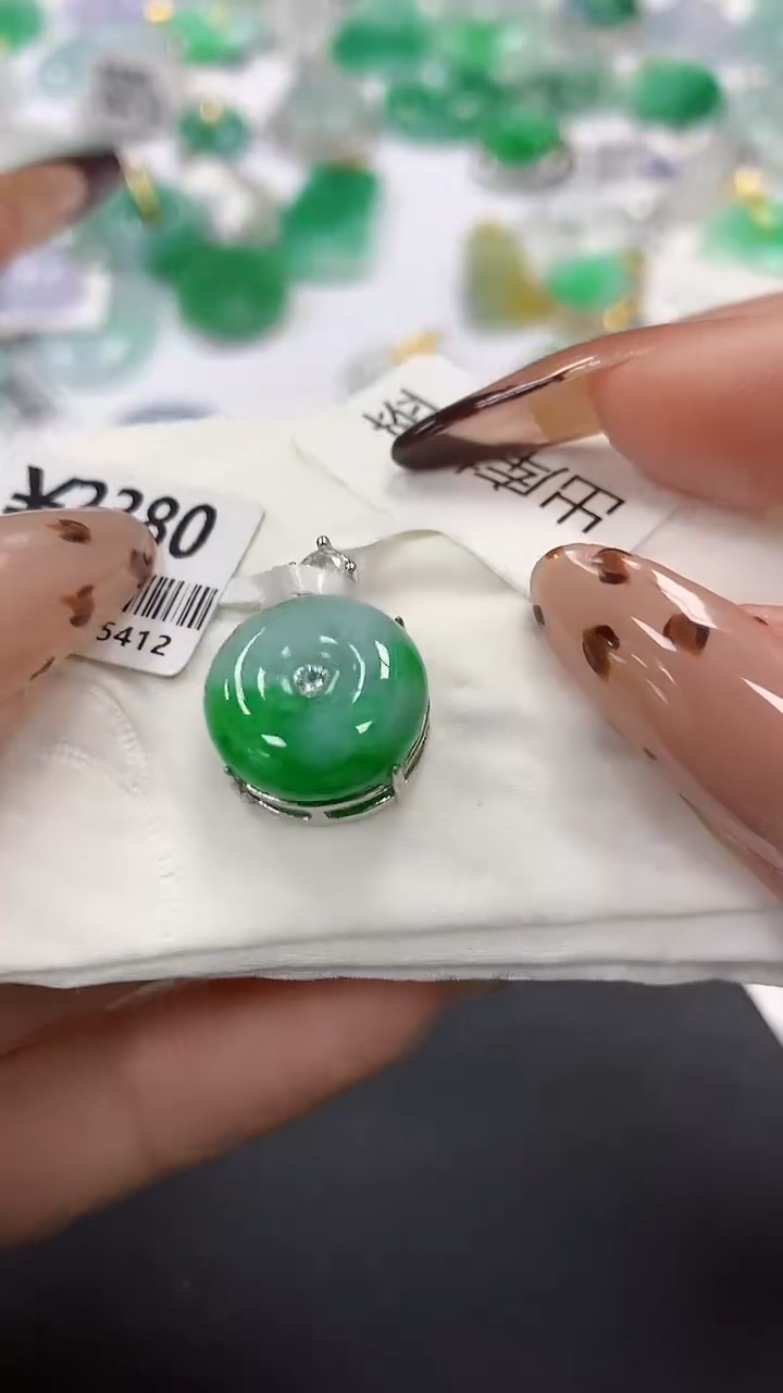 颈饰银S925镶嵌翡翠a货假一赔三支持复检百元上9元证书费自理