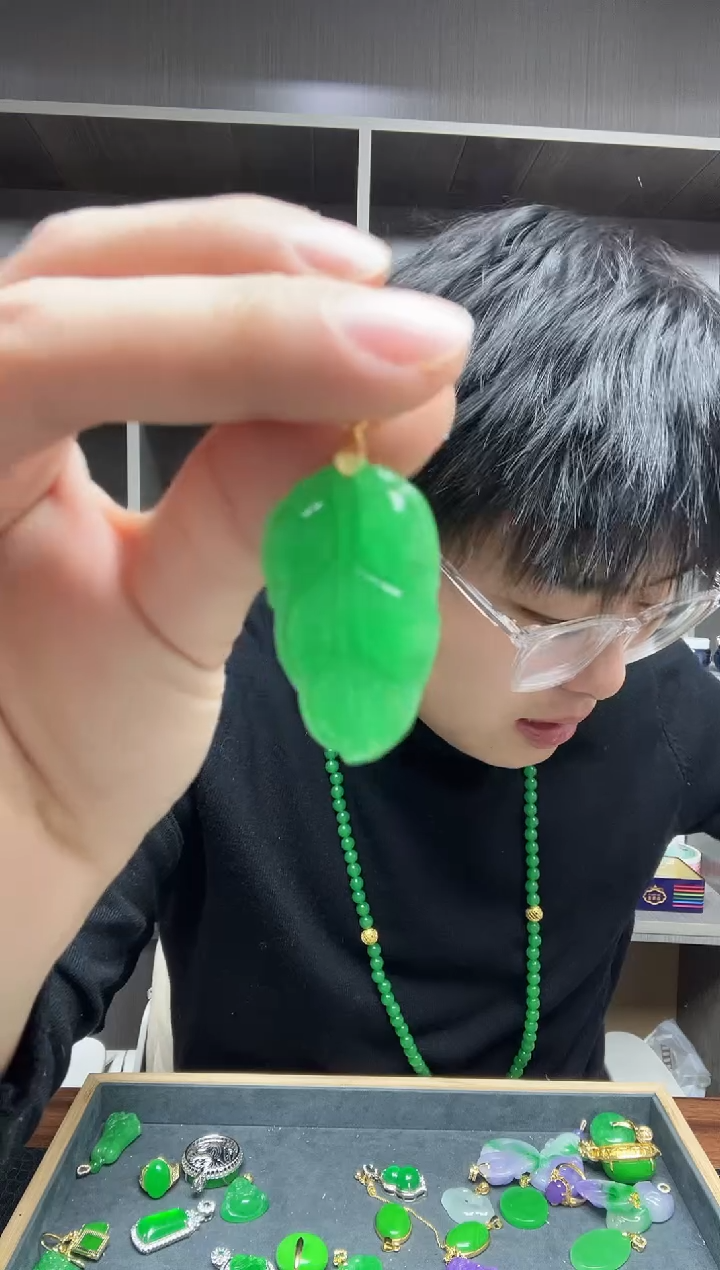 【闪购商品】翡翠吊坠(赠链)14K金镶嵌吊坠