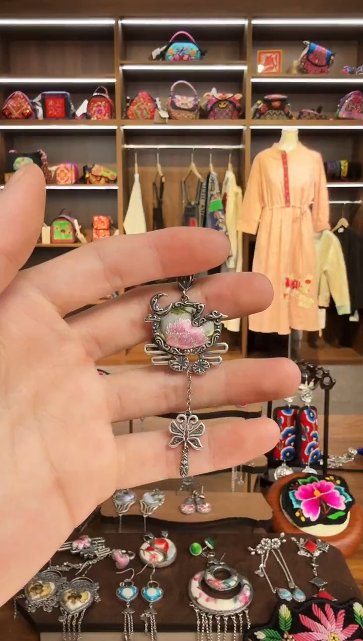 【闪购商品】织绣35蒙阿苏苗绣传承