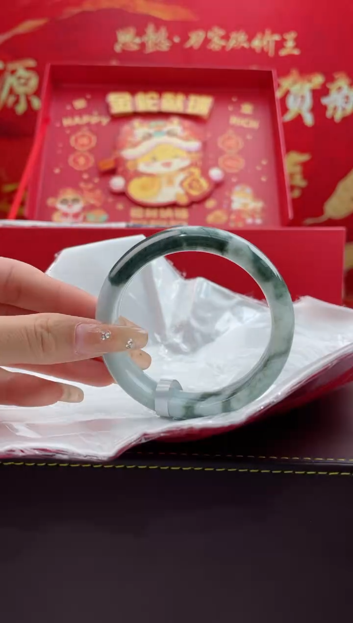 【闪购商品】翡翠手镯未镶嵌8翡翠手镯（微瑕）