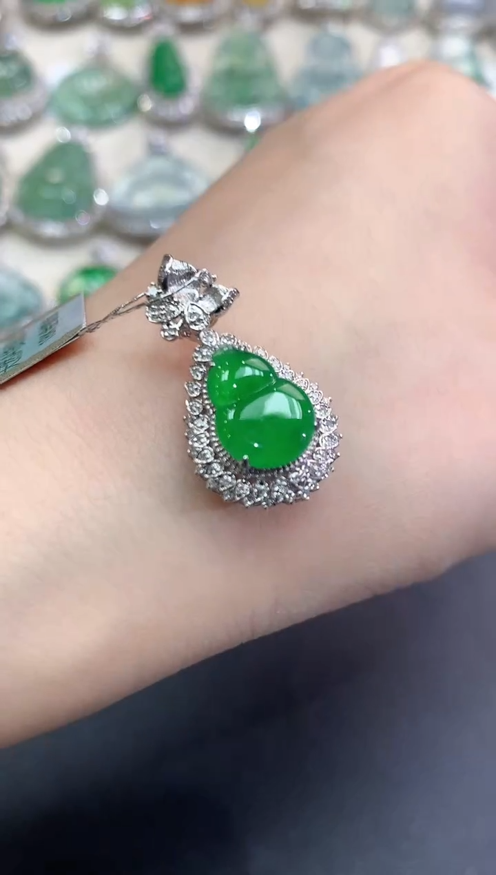 【闪购商品】翡翠颈饰18K金镶嵌C14   