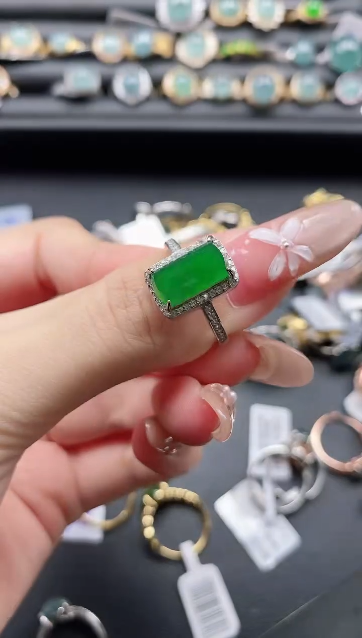 【闪购商品】翡翠戒指银S925镶嵌111111