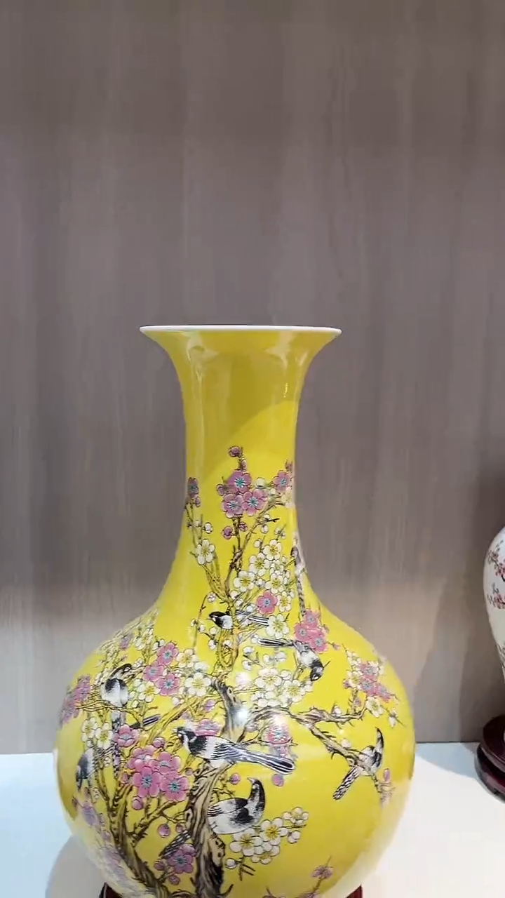 摆件景德镇黄底时时报喜