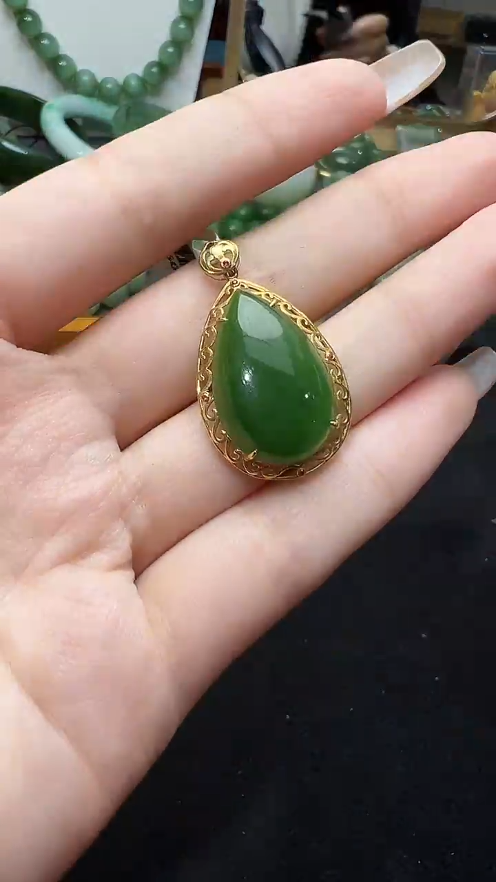 【闪购商品】和田玉吊坠(赠链)18K金镶嵌35