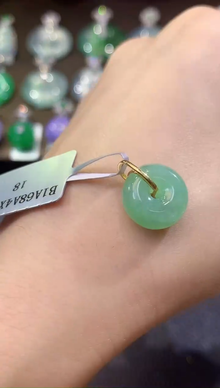 吊坠(不含链)18K金镶嵌翡翠A10多样性发一件