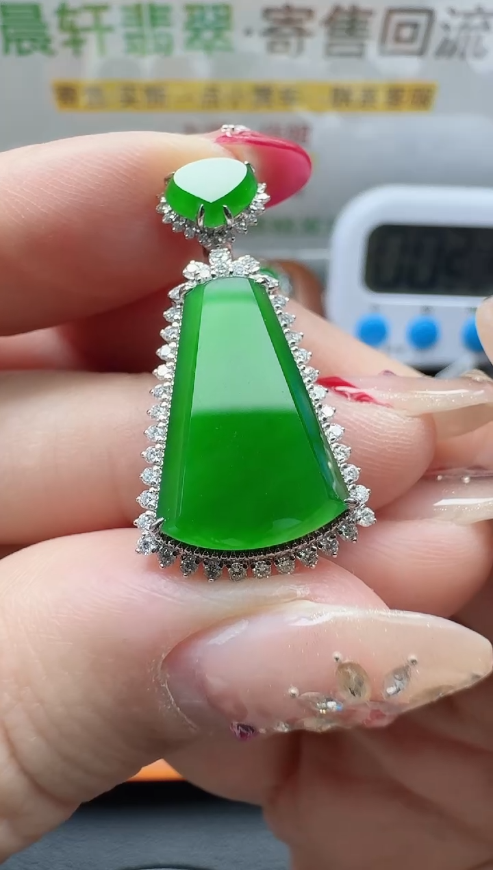 颈饰18K金镶嵌翡翠雪*寄售回流，24小时鉴赏期