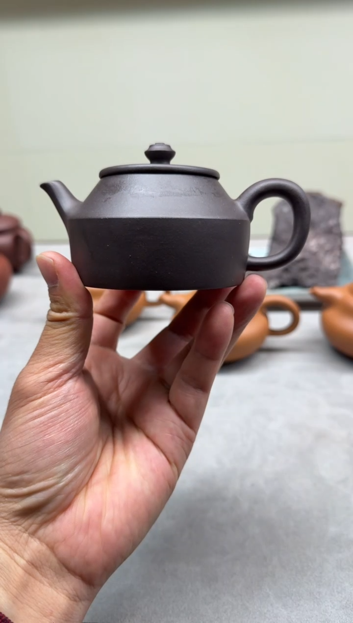 茶壶紫砂140CC黑墩头半手镜瓦