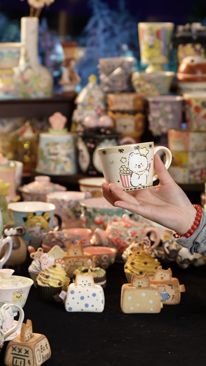 摆件陶景德镇釉下彩手绘设计师款陶瓷