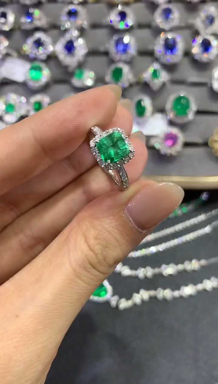 【闪购商品】祖母绿戒指18K金镶嵌A377