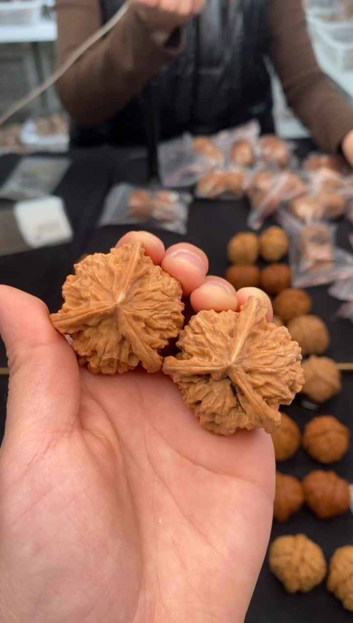 【闪购商品】文玩核桃把件盘山奔37-t329