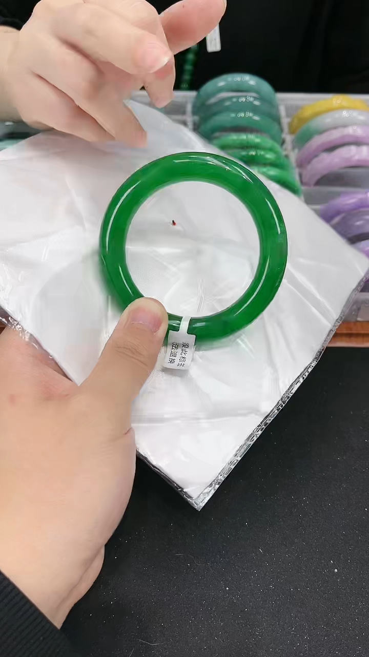 【闪购商品】砖雕s82 冰阳绿圆条手镯 圈口55-59