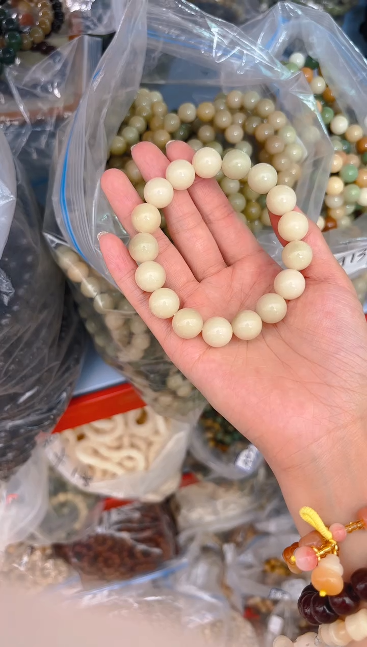 吊坠菩提根/象牙果A19  A19颜色随机一条