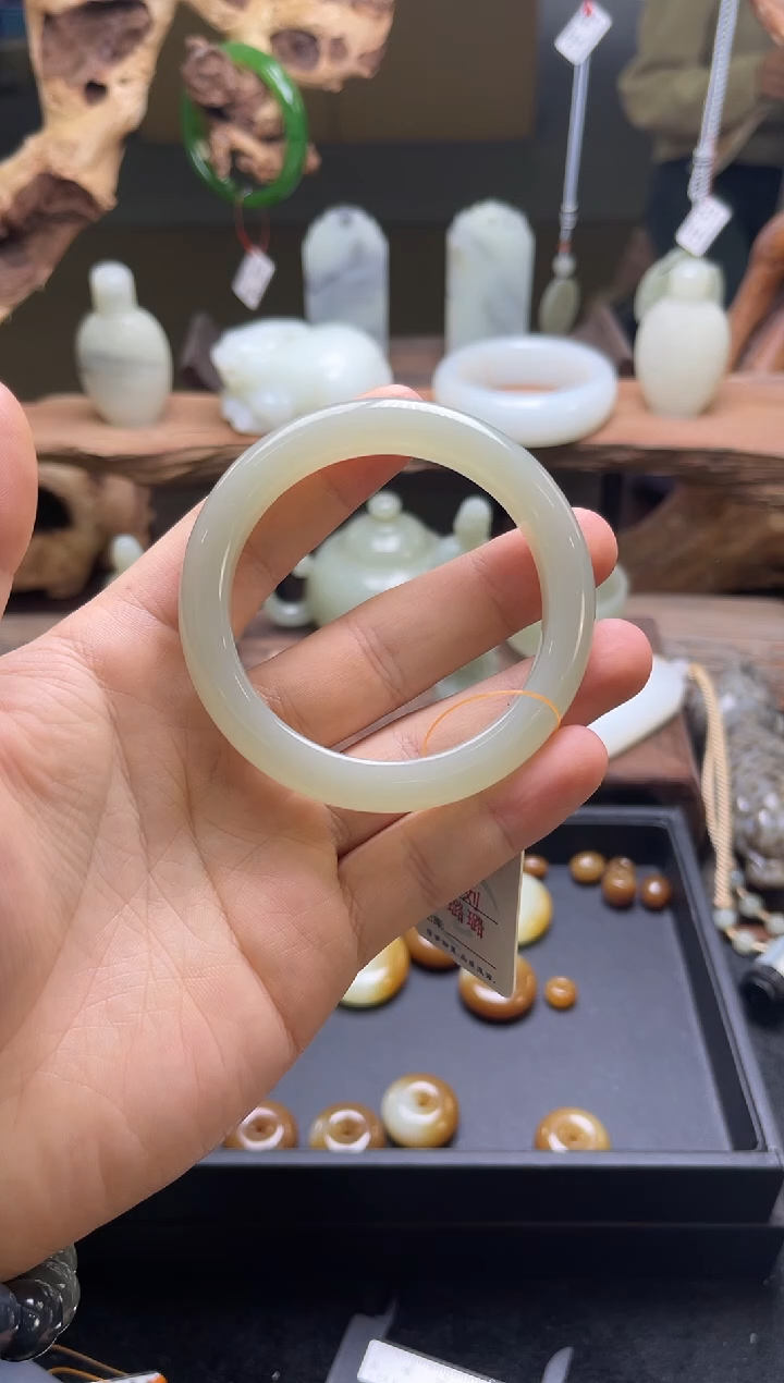 【闪购商品】和田玉手镯未镶嵌且末迪克兰 56圈S 9006693
