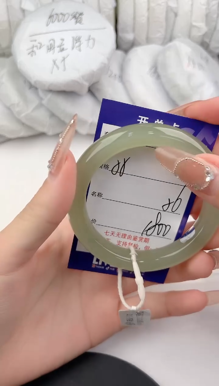 【闪购商品】和田玉手镯未镶嵌55颜色微差无瑕疵