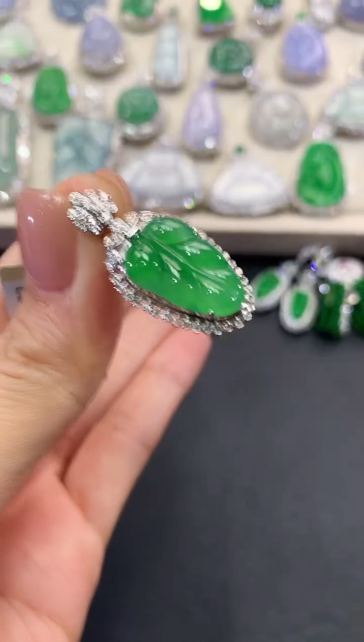 【闪购商品】翡翠吊坠(不含链)18K金镶嵌q138