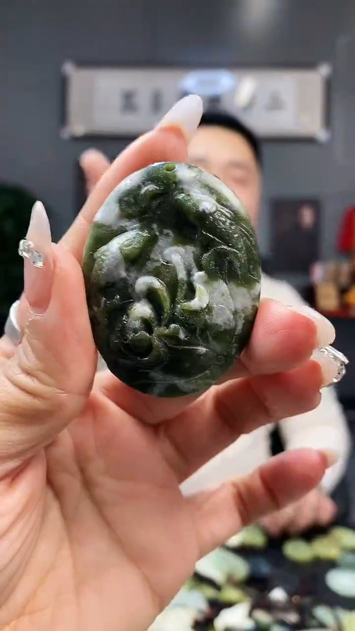 未镶嵌岫玉吊坠 