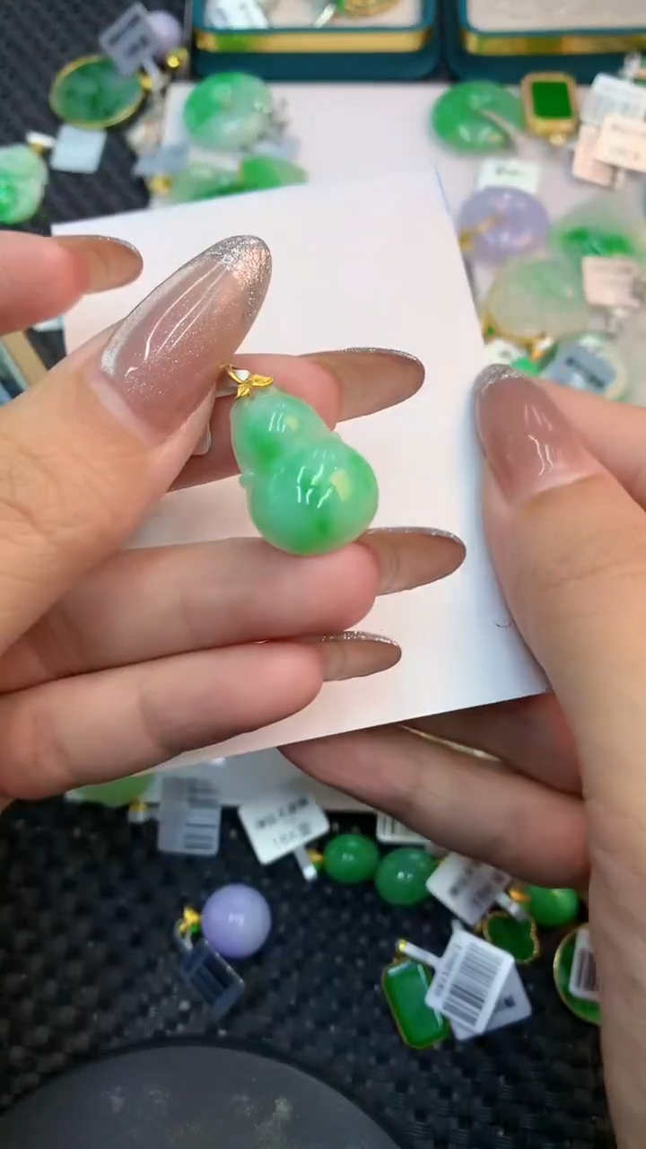 颈饰18K金镶嵌翡翠1