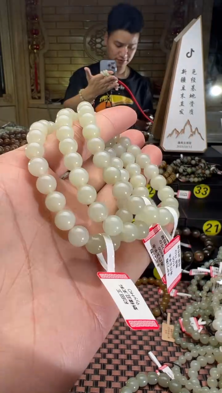 手串未镶嵌和田玉且末料青白玉手串卡8多样性发其一