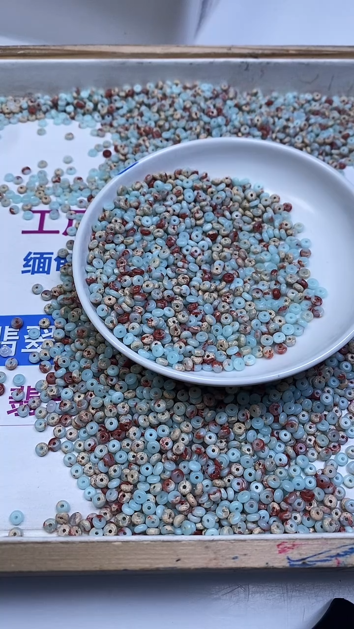 未镶嵌散珠玛瑙/玉髓B735 寿 山 石算盘2*4mm100个8元