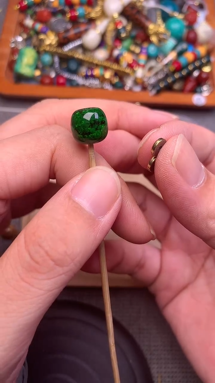 颈饰琉璃绿老型卡12mm 单个发