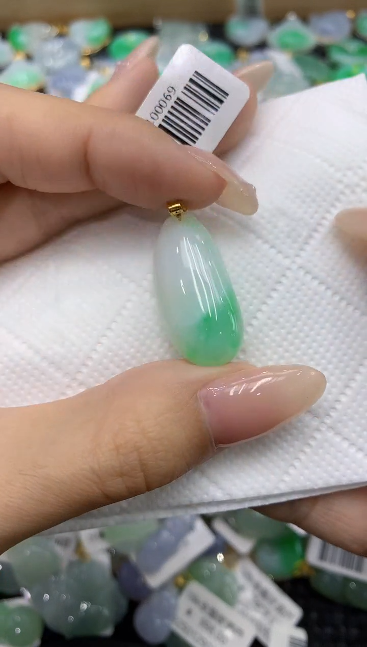 翡翠18K金镶嵌颈饰111111111111