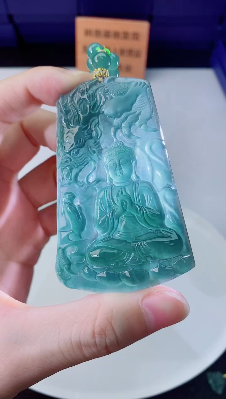 翡翠未镶嵌颈饰   `