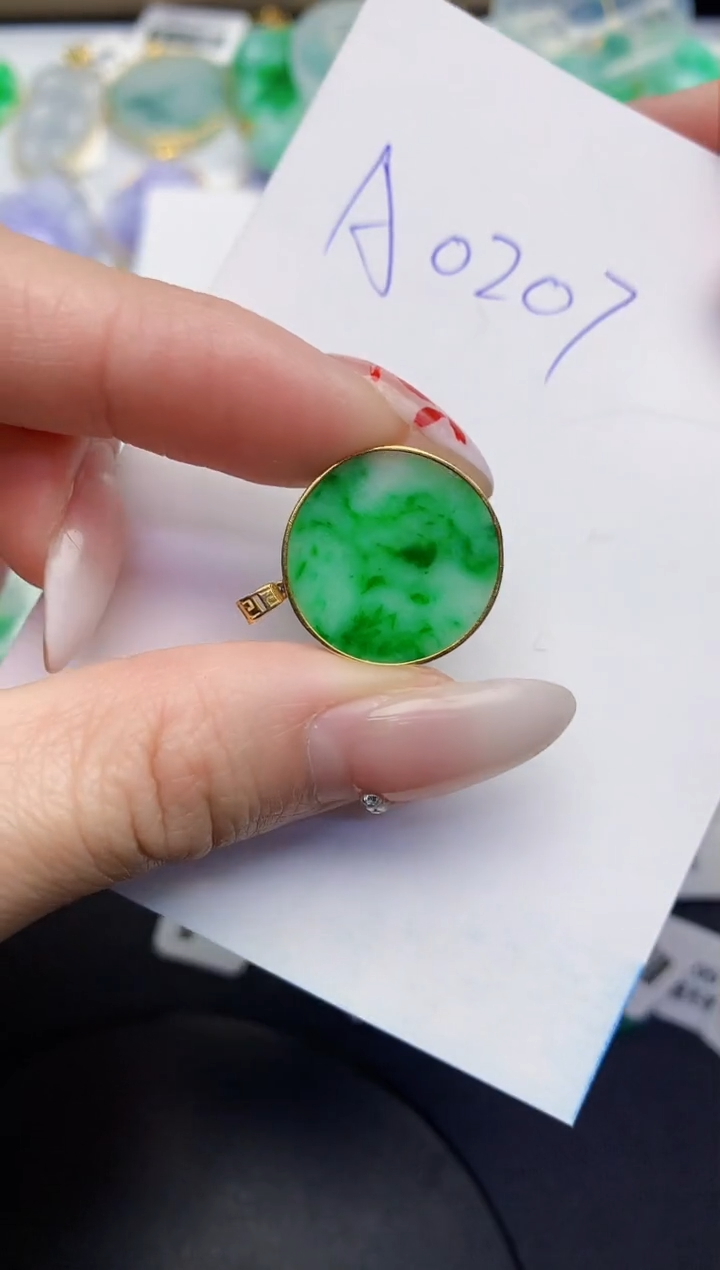 【闪购商品】翡翠颈饰18K金镶嵌0000000000