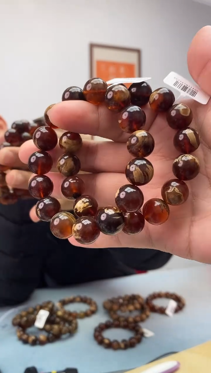 琥珀未镶嵌珠宝奇石假一罚十，一级溶洞多样性发一件019