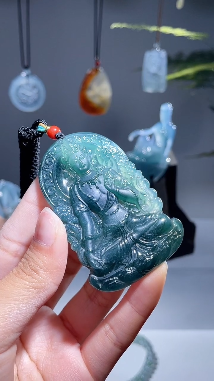 颈饰未镶嵌翡翠度母