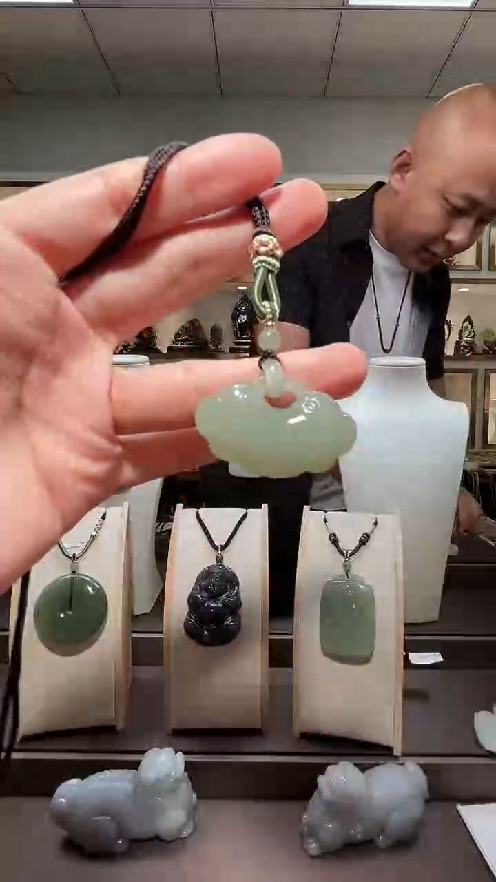 和田玉未镶嵌颈饰苏