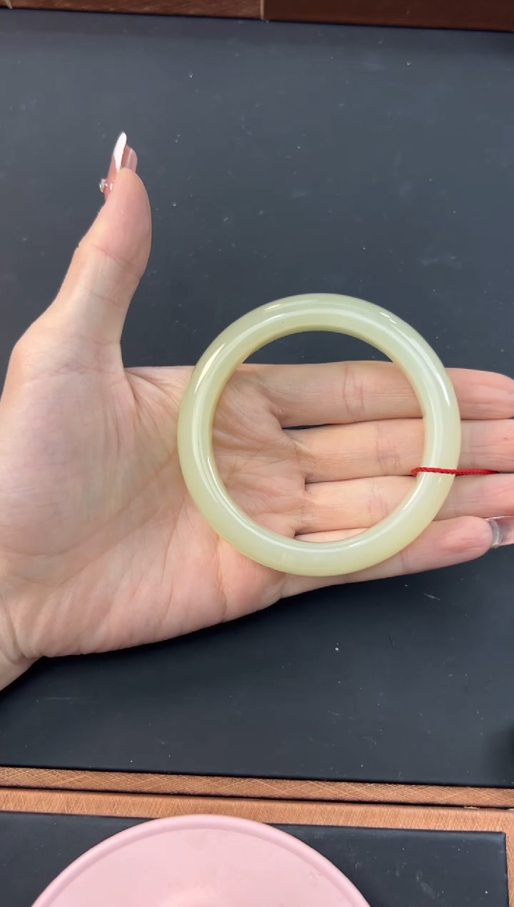 【闪购商品】和田玉手镯未镶嵌且末金山微色差58手镯