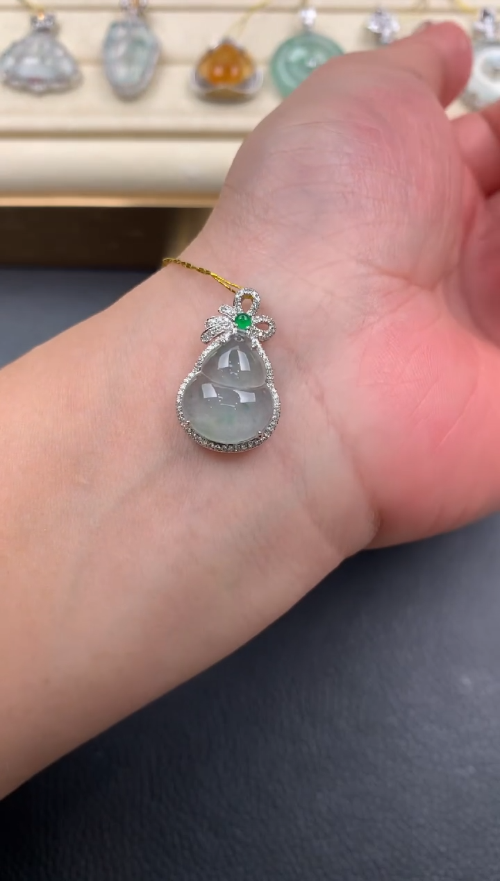 【闪购商品】翡翠颈饰18K金镶嵌D702