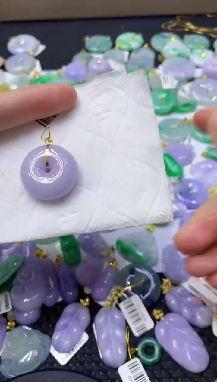 颈饰18K金镶嵌翡翠天然缅甸翡翠A货