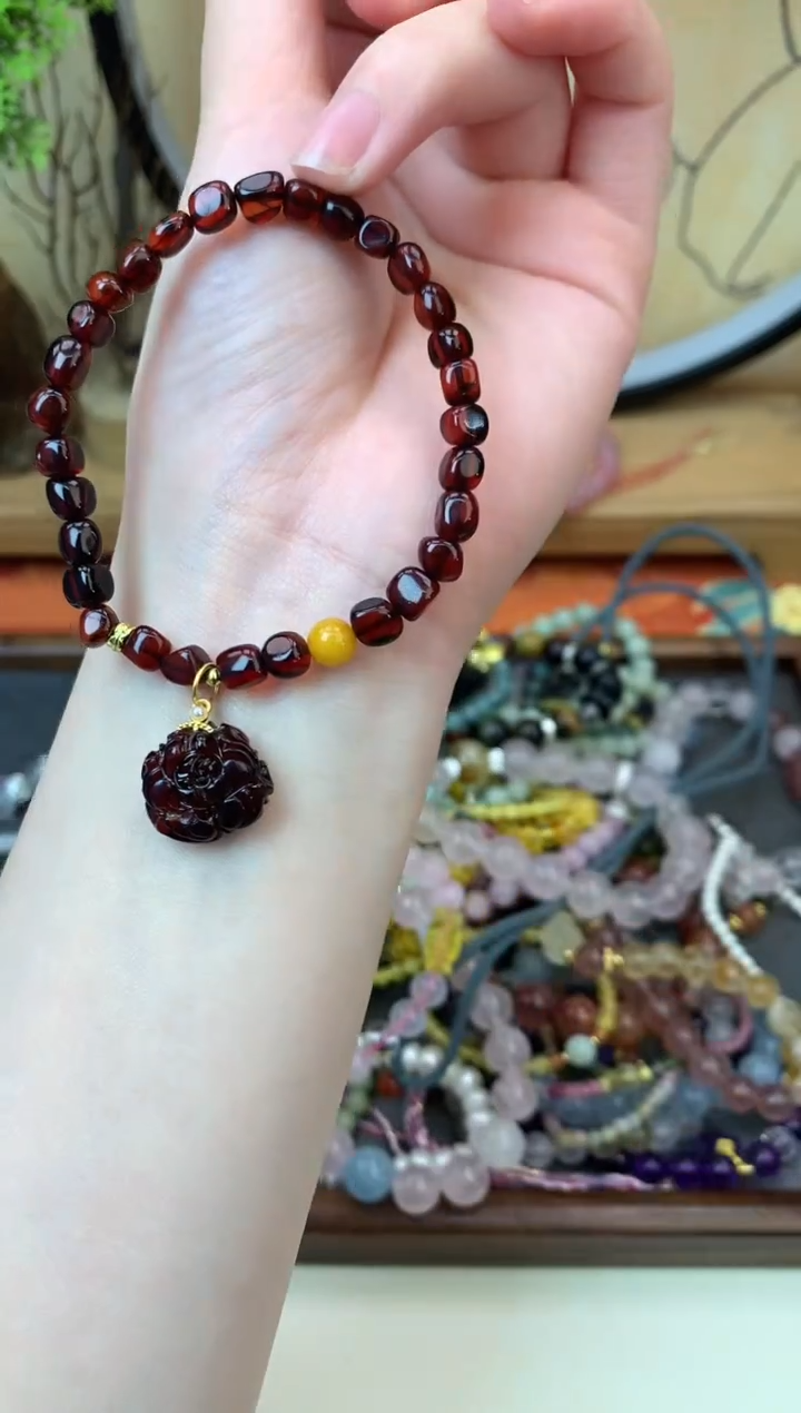 【闪购商品】血珀手链未镶嵌273手串