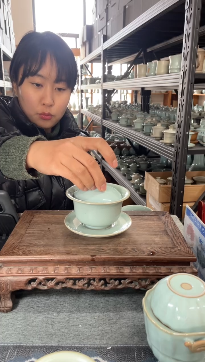 【闪购商品】其他微瑕天青手拉元宝盖碗。。。