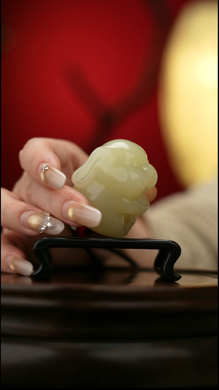 玉【前兔似锦】天然玉石手把件