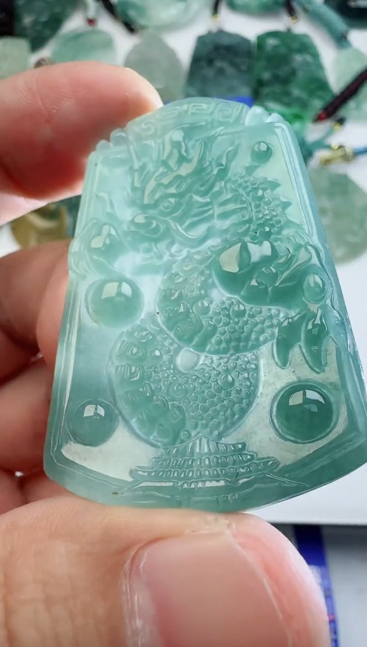 【闪购商品】翡翠吊坠(不含链)未镶嵌多样性随机发其一