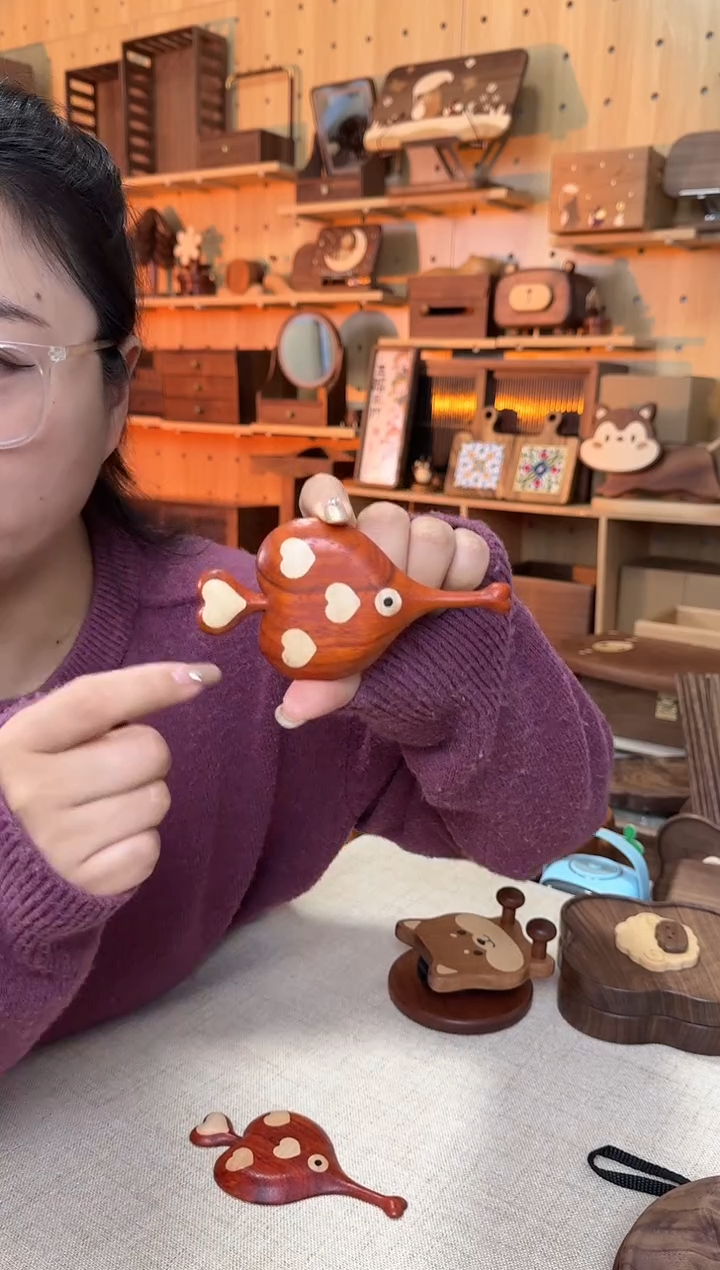 木花梨木实木长嘴爱心鱼冰箱贴