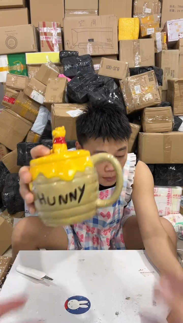 瓷片A款维尼蜂蜜带盖杯