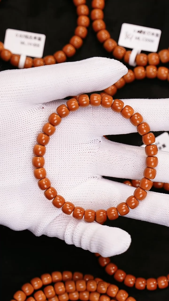 吊坠橄榄核非****?0.74核尖单圈