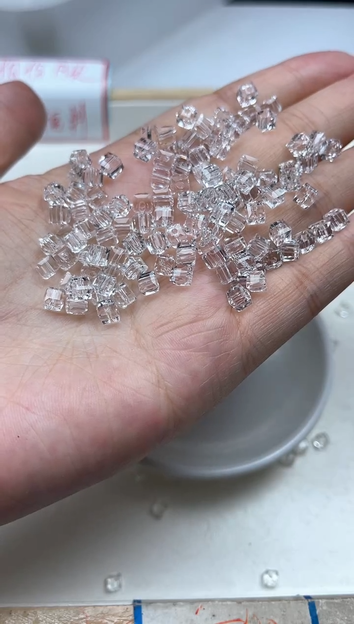 水晶珠宝半成品未镶嵌B1013 白水晶方糖4mm30个8.8元