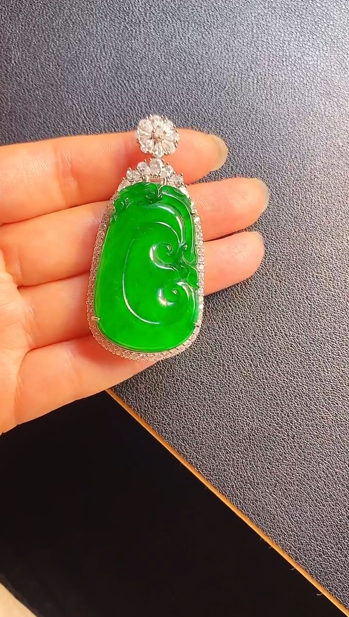颈饰银S925镶嵌翡翠如意
