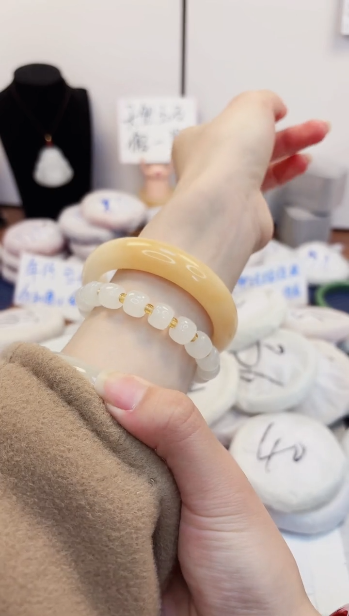 【闪购商品】石英质玉手镯未镶嵌261