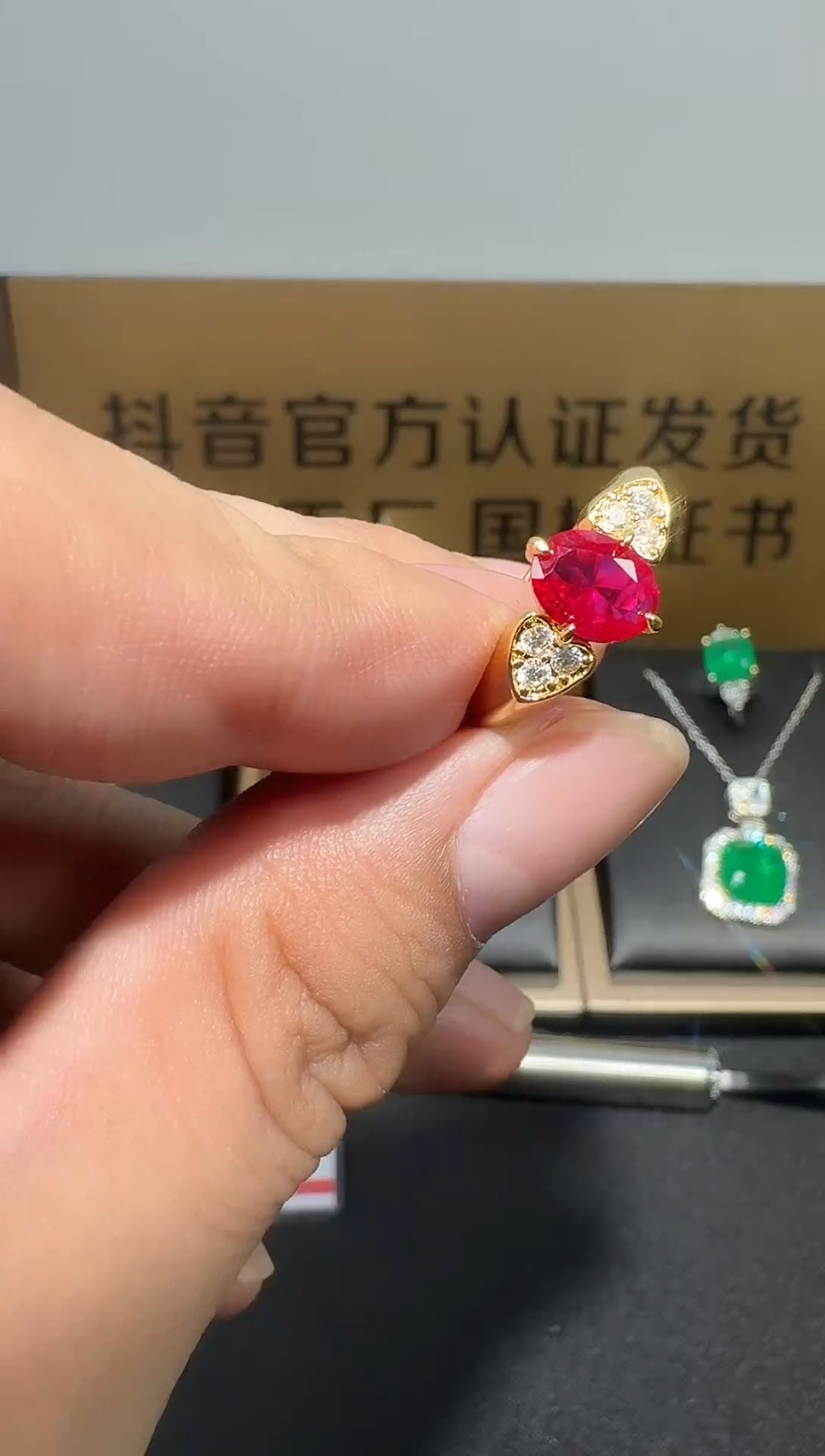 18K金镶嵌戒指红宝石031