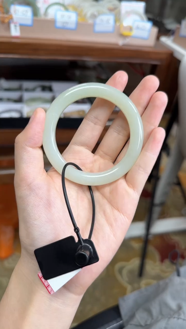 未镶嵌手镯和田玉55