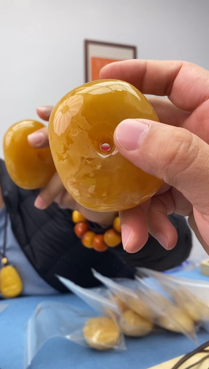 琥珀未镶嵌珠宝奇石假一罚十，多样性发一件0（赠绳子）80