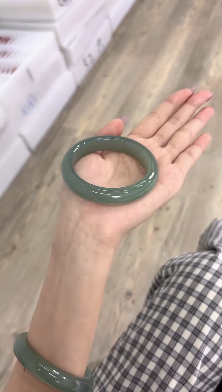 未镶嵌手镯石英质玉19-54D