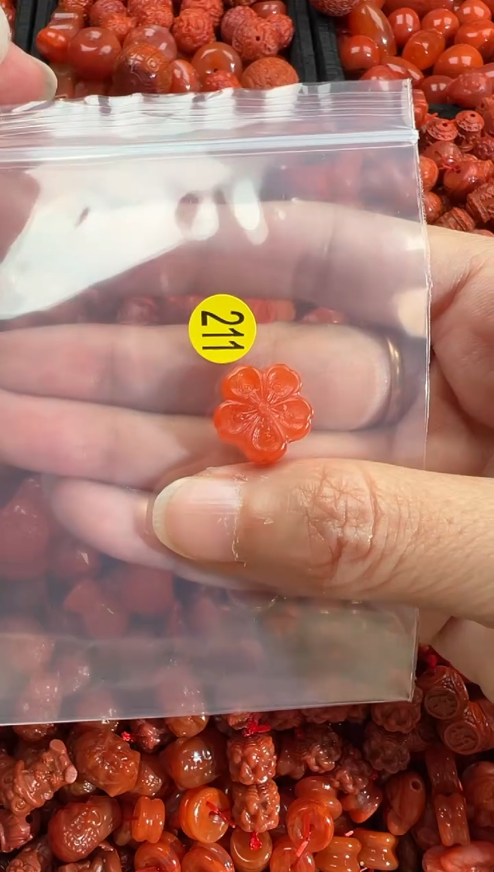 南红玛瑙未镶嵌颈饰1