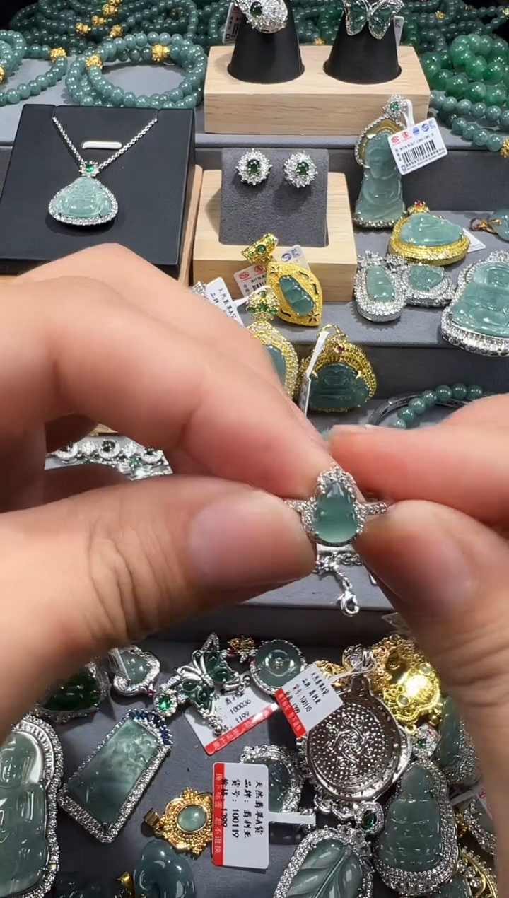 【闪购商品】翡翠吊坠(赠链)未镶嵌翡翠A货源头工厂带证书发