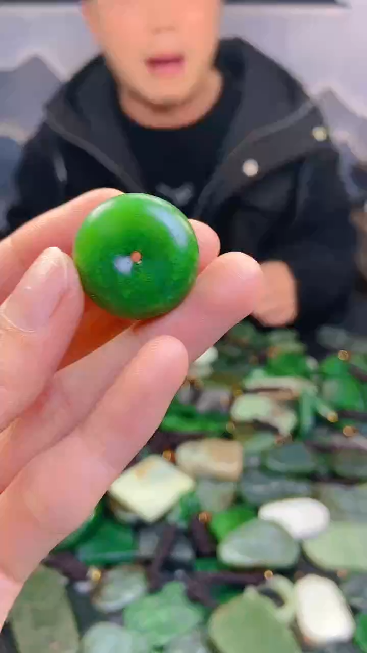 颈饰未镶嵌和田玉多样性